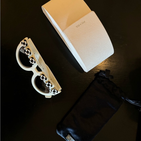 PRADA Limited Edition - Picture 9 of 13